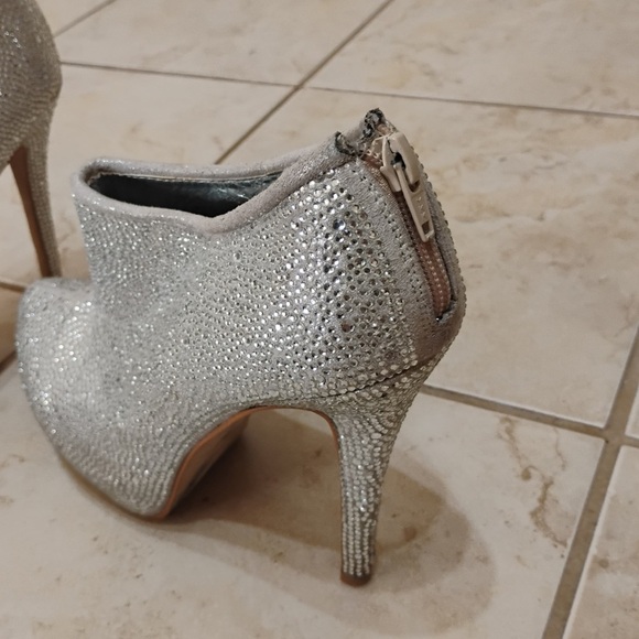 Steve Madden Rhinestone Silver Bootie Heels Sparkle Glam Fashion Size 9.5 - Picture 5 of 15
